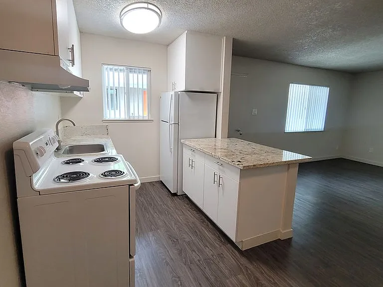 Twelve55 University Apartments — Photo 19