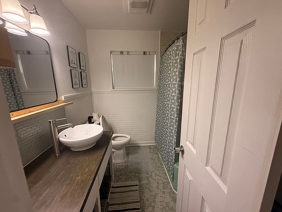 5th image of 4000 Hillside Dr