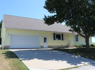512 B Ave, Atkins, IA 52206