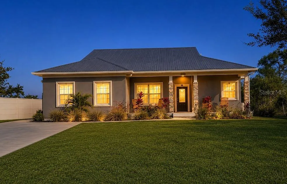 3 bed, 2.0 bath, 1858 sqft, $2,700 — Photo 1
