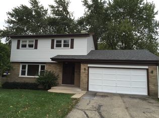 1522 E Geneva Rd, Wheaton, IL 60187