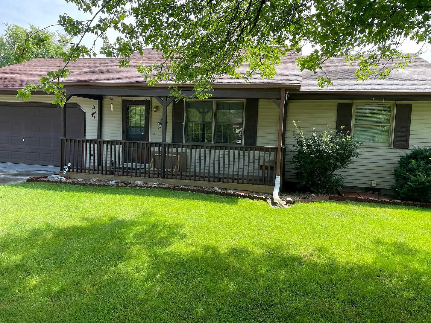 109 Westminster Dr photo 1