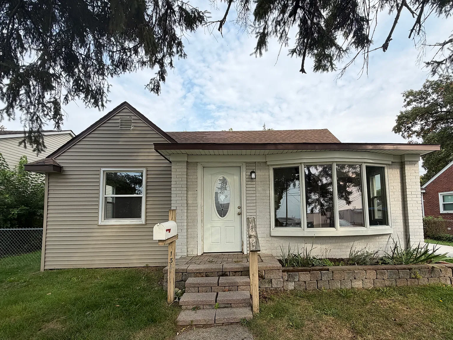 3 bed, 950 sqft, $1,450 — Photo 1