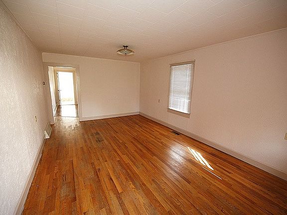 2nd image of 108 E Wiseman Ave