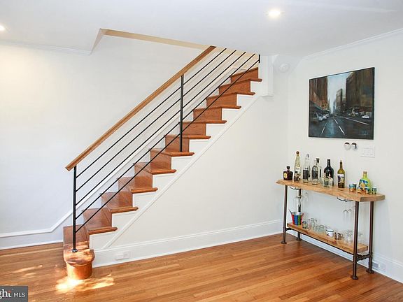 4th image of 1711 N Broom St #150
