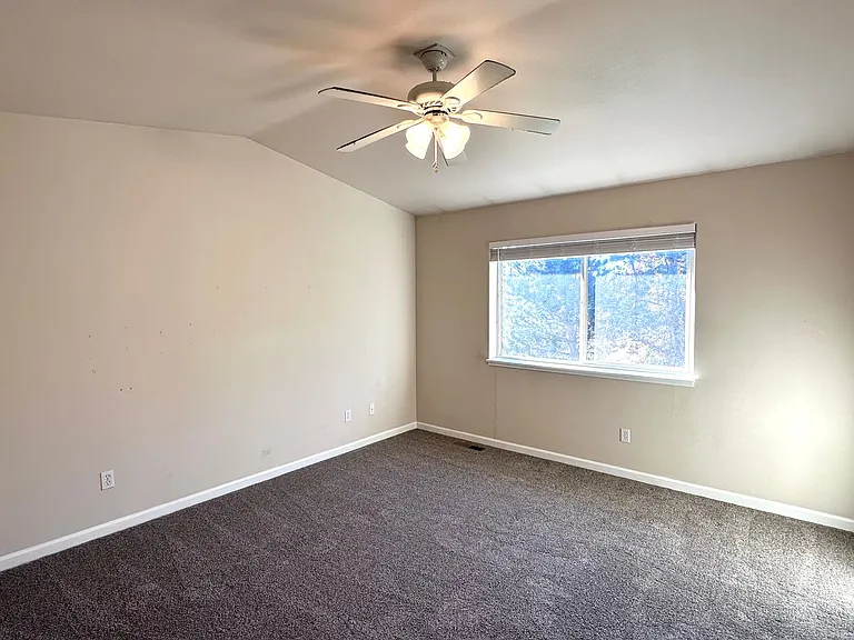 Beautiful 3 Bedroom And 2.5 Bathroom Townhouse In Southwest Redmond! — Photo 13