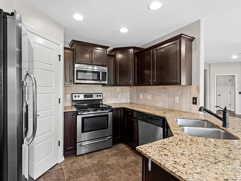 1166 S Blue Willow Ave — Photo 11