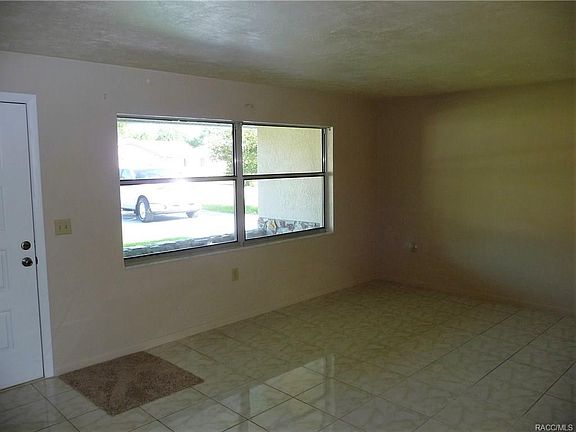 3rd image of 194 W Hollyfern Pl