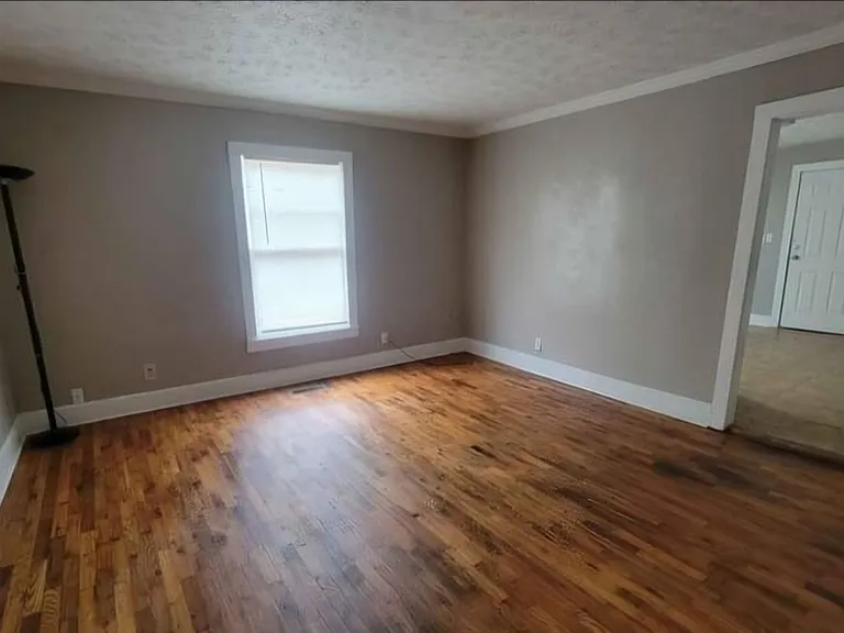 16 N Indianola St — Photo 3