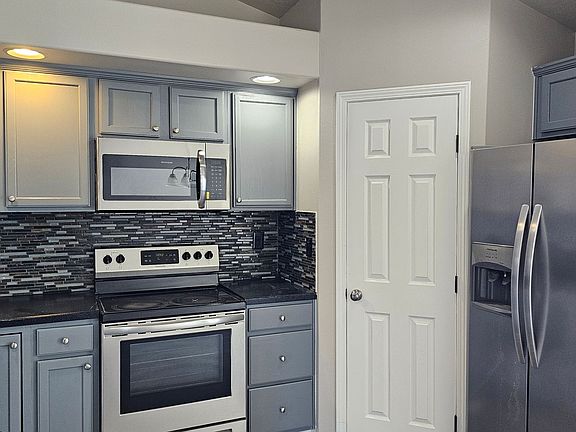 3rd image of 953 NE Wolfsburg Ave