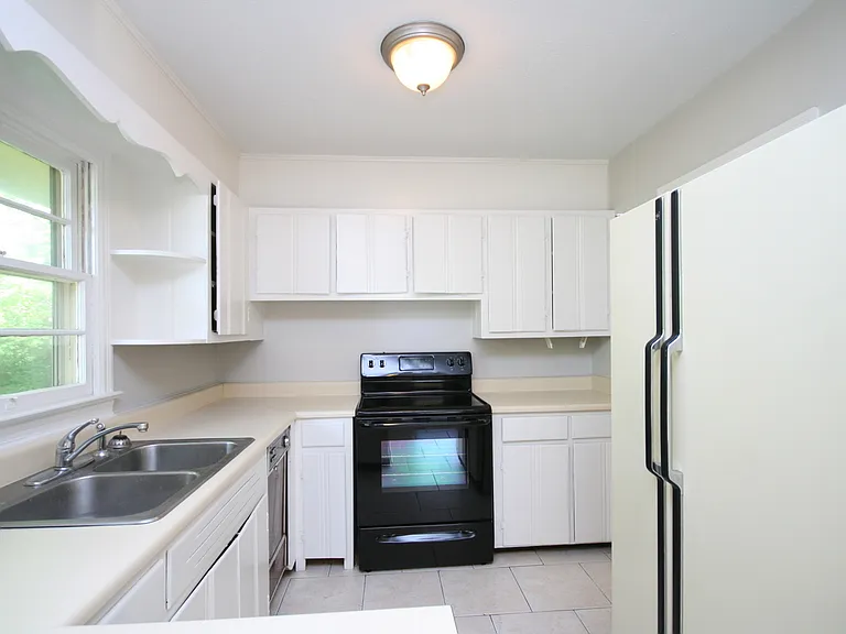 407 Warner St NW — Photo 4