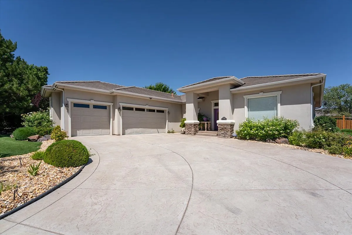 3 bed, 2742 sqft, $5,500 — Photo 4