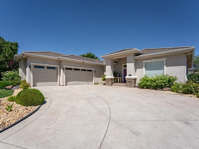 7330 Island Queen Dr — Photo 4