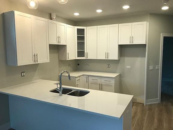 3rd image of 2647 W Lawrence Ave #1S