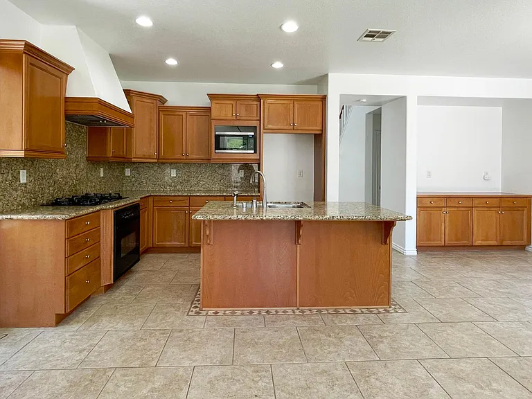 19608 Alyssa Dr — Photo 10