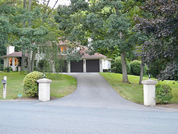 3rd image of 16 Fox Run Lane