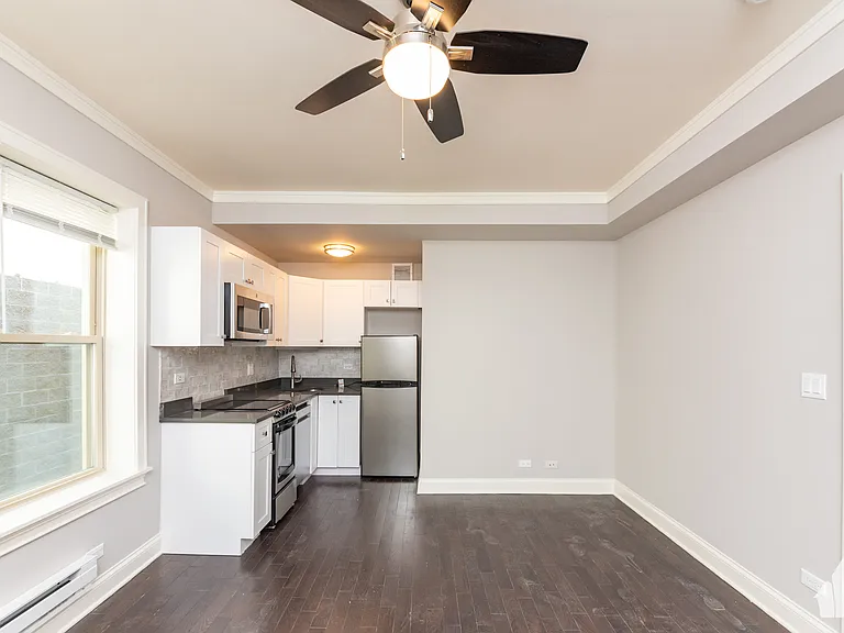 638 W Wrightwood Ave #O2O8 — Photo 3