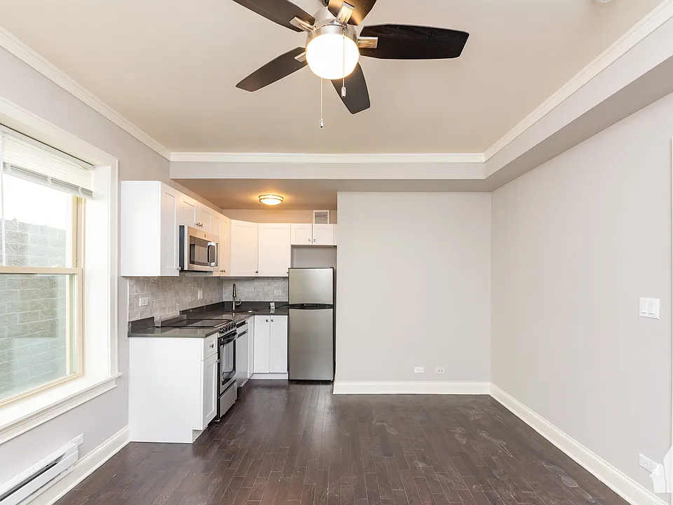 638 W Wrightwood Ave #201E