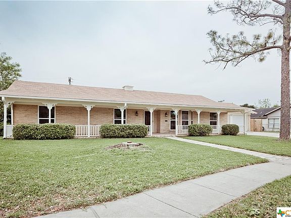 2nd image of 907 Gardenia Ln