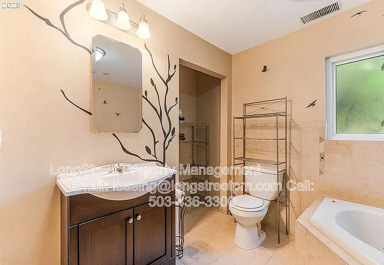 2915 NE Fremont Dr — Photo 13