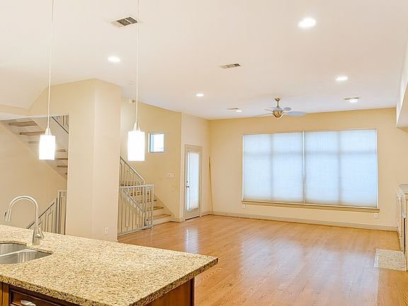 4th image of 5311 Lillian St #A
