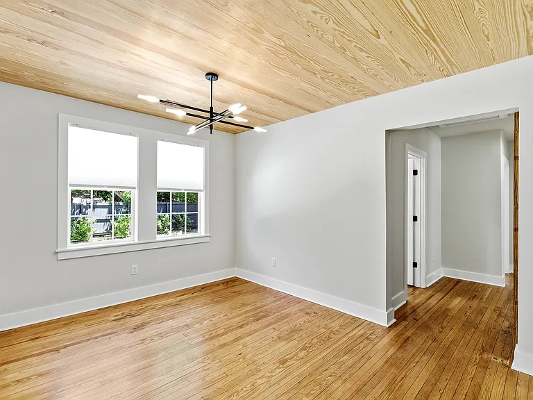 413 Meritta Ave — Photo 10