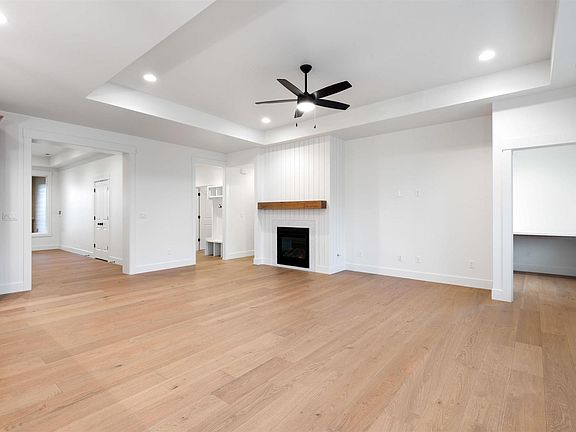 5th image of 2398 Siena Ave