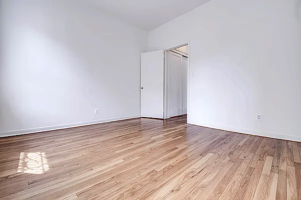 Rented by Urbane Brokerage | media 17