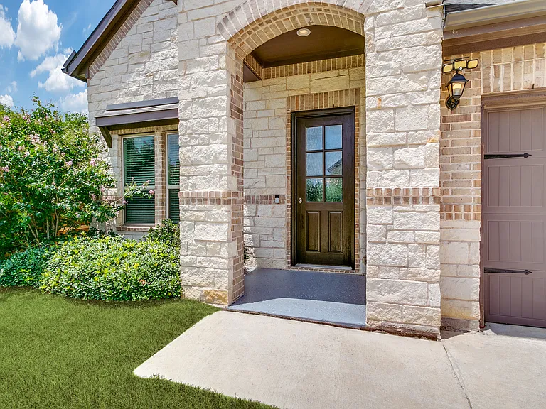 3701 Trillium Dr — Photo 2