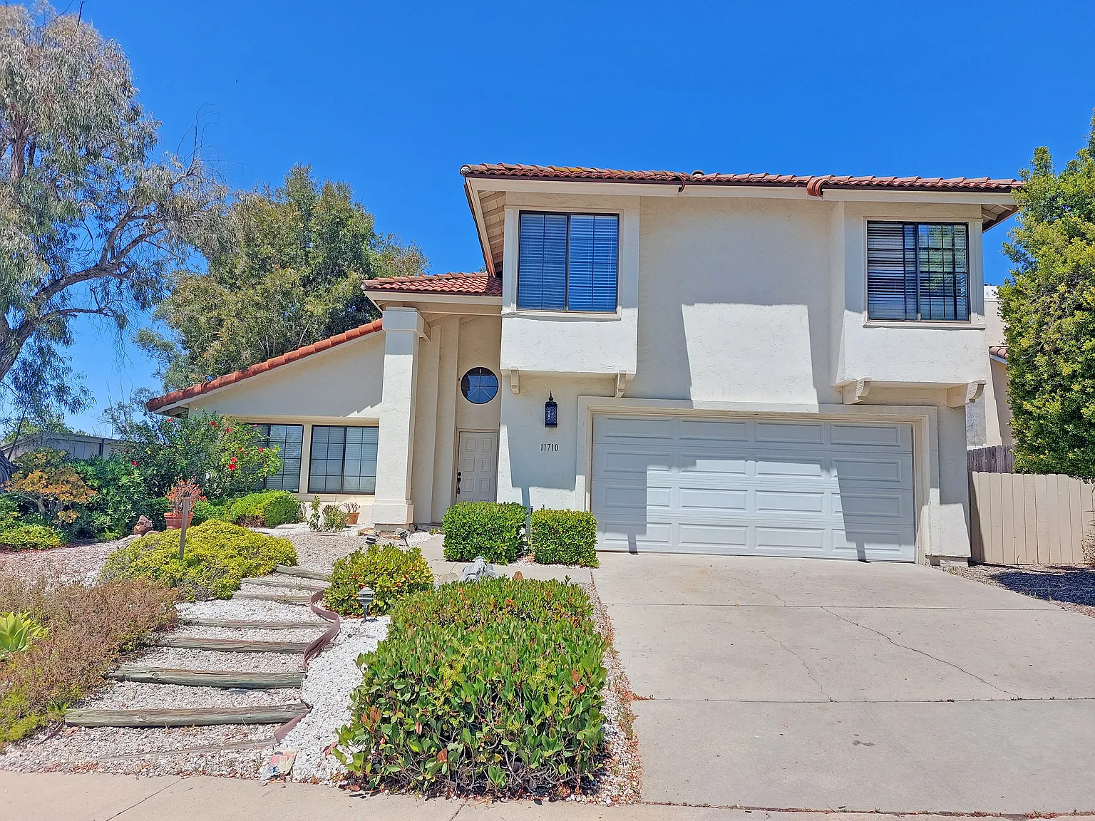 4 bed, 2.5 bath, 1989 sqft, $4,450 — Photo 1