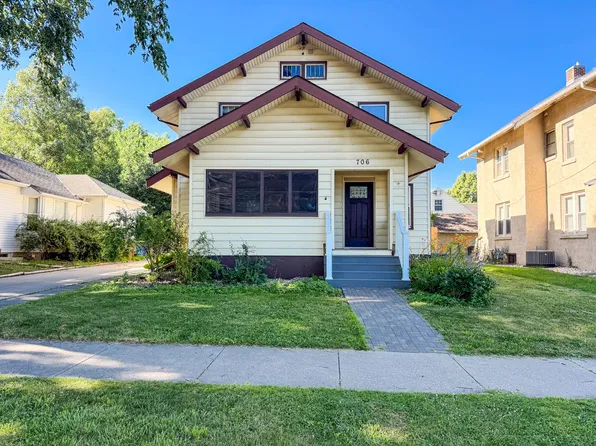 706 7th St, Brookings, SD 57006