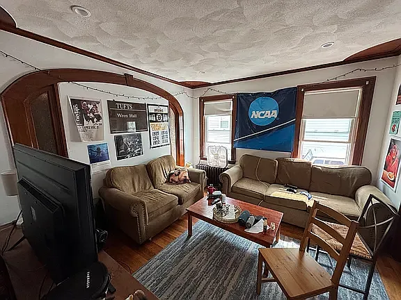 3 bed, 9999 sqft, $4,400 — Photo 2
