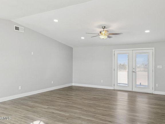 3rd image of 1811 N BROWER Lane