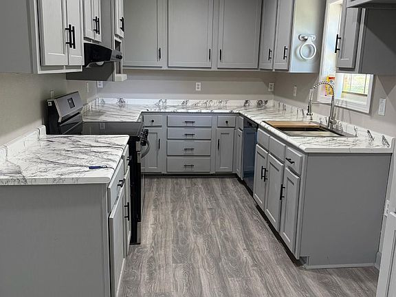5th image of 204 Alta St