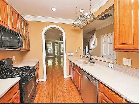 5th image of 104 Presque Isle Ln #100