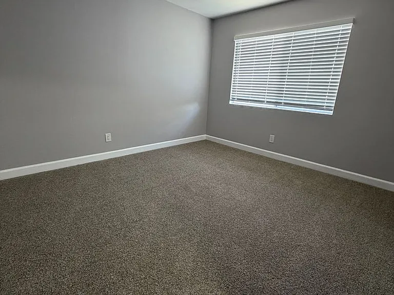 5916 Burnham Ave — Photo 17