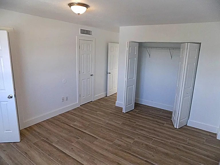 Vast Bedroom | Miami Shores