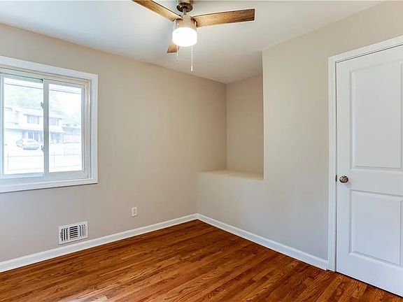 4th image of 1821 Fayetteville Ct