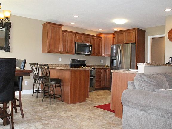 5th image of 208 Royalwood Dr