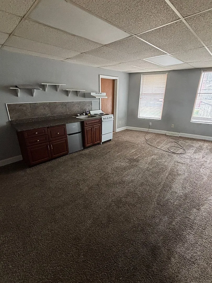 21 A N Water Ave — Photo 2