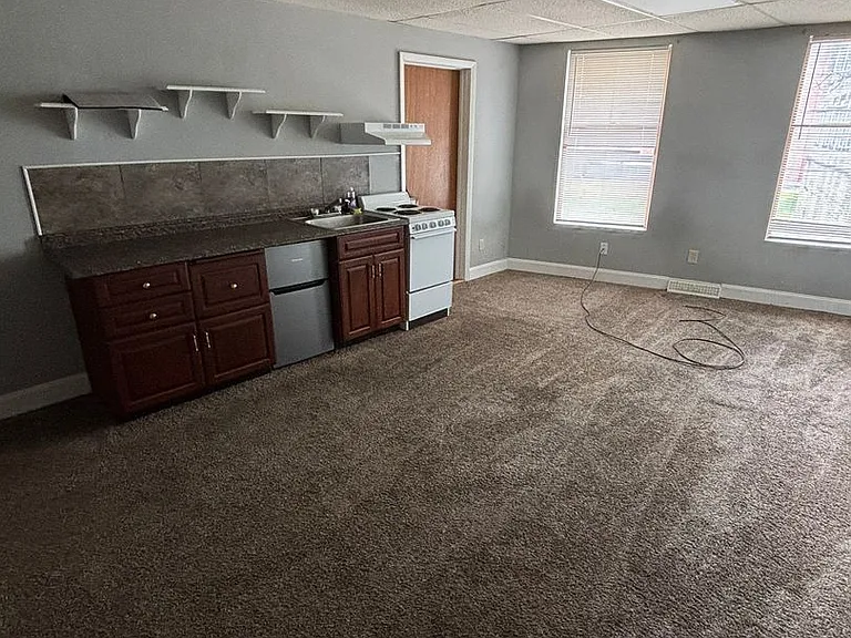 21 N Water Ave #A — Photo 2