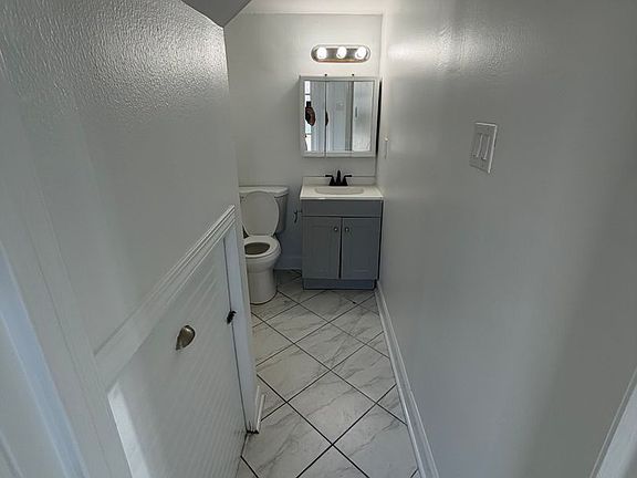 4th image of 3725-27 N Interstate Highway 10 Service Rd W #3727
