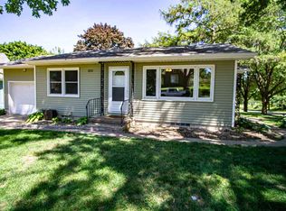 922 Walnut St, Cedar Falls, IA 50613