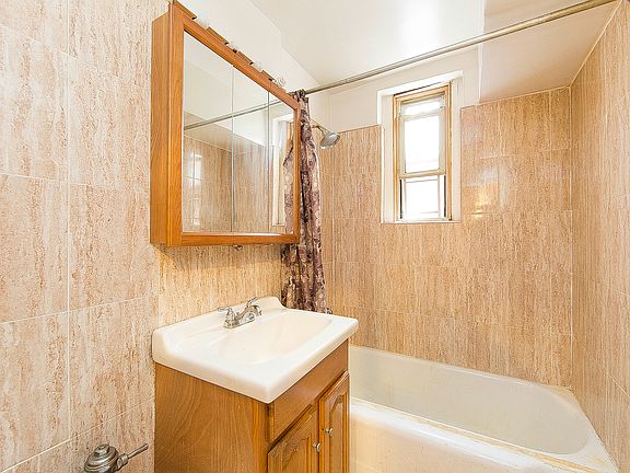 4th image of 1720 E 13th St APT 1H