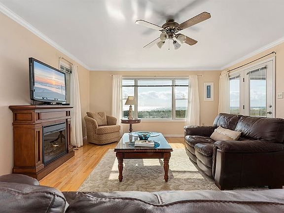 3rd image of 3803 Pleasure Ave #1