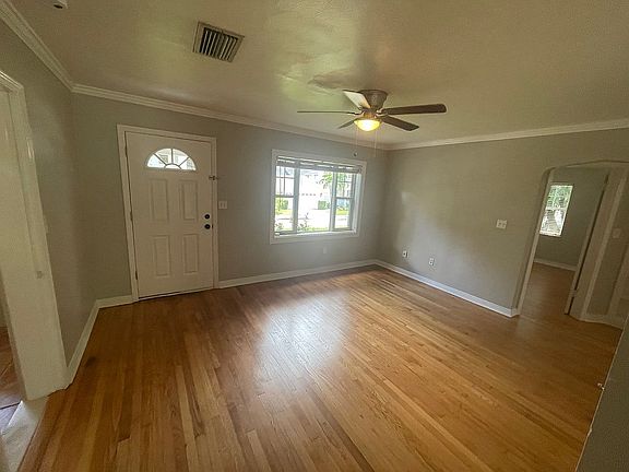 4th image of 812 Kenilworth Ter