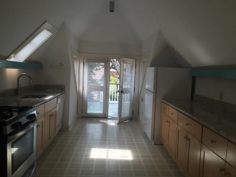 1 bed, 1000 sqft, $1,600 — Photo 4