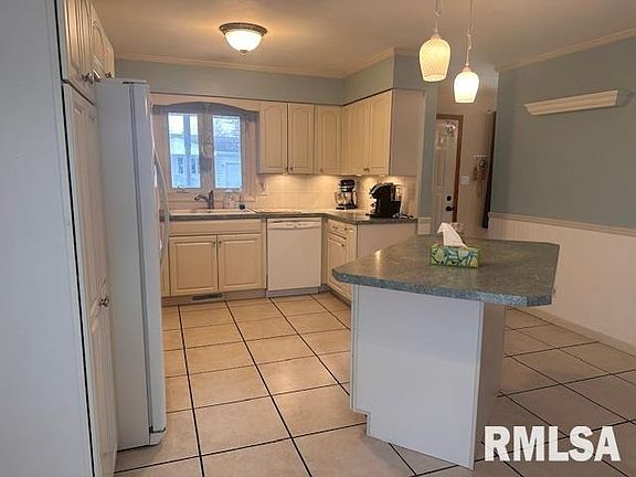 4th image of 403 Pendik Rd