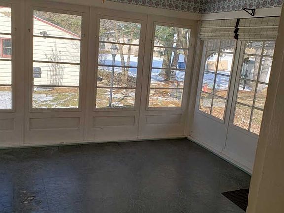 3rd image of 614 W Morgan Ave