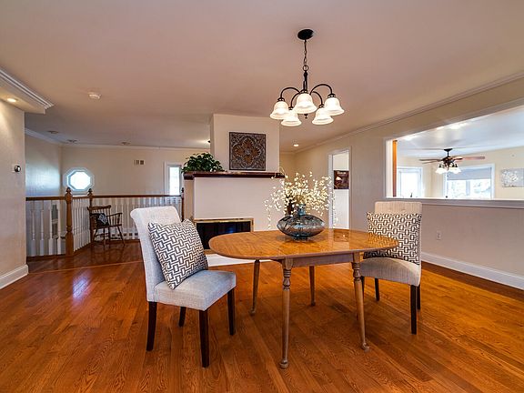 4th image of 215 Green Valley Dr